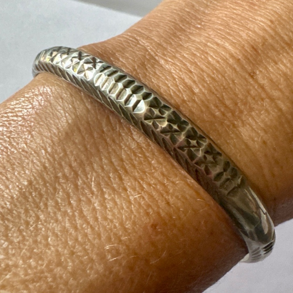 Vintage Estate Sterling Silver Hinged Safety Clasp Grandma Bangle Bracelet